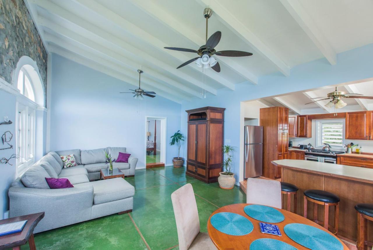 Feather Leaf Inn Frederiksted Ruang foto